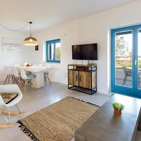 Aithoni Agioi Anargyroi נאוסה