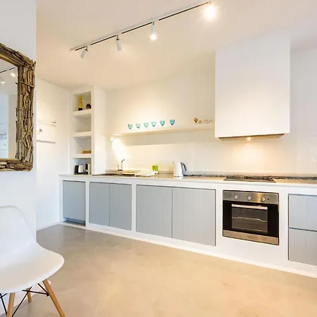 Aithoni Agioi Anargyroi נאוסה