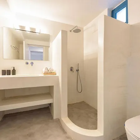 Aithoni Agioi Anargyroi * נאוסה